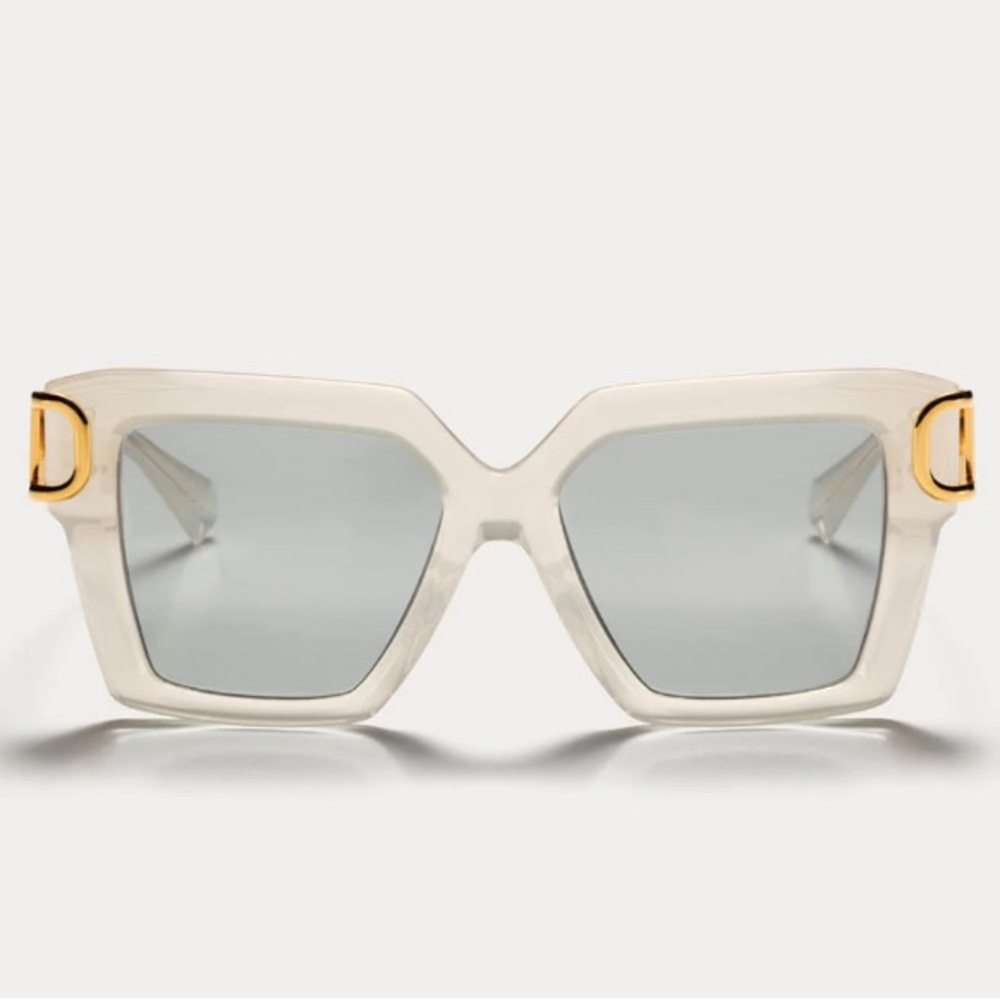 Excluded Valentino Sunglasses, New 385 - Picture 5 of 7